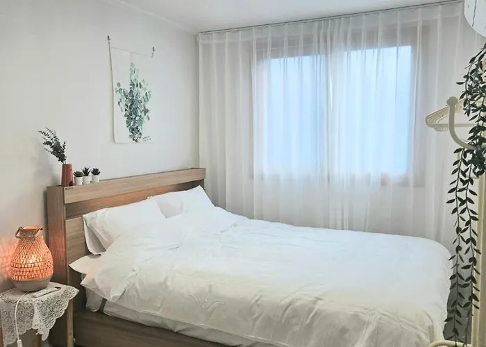 Free Parking, Gimpo Airport 7min, Subwaystation 5min, Lotte Mall, Department Store, Mart, Theater 15min * Сеул
